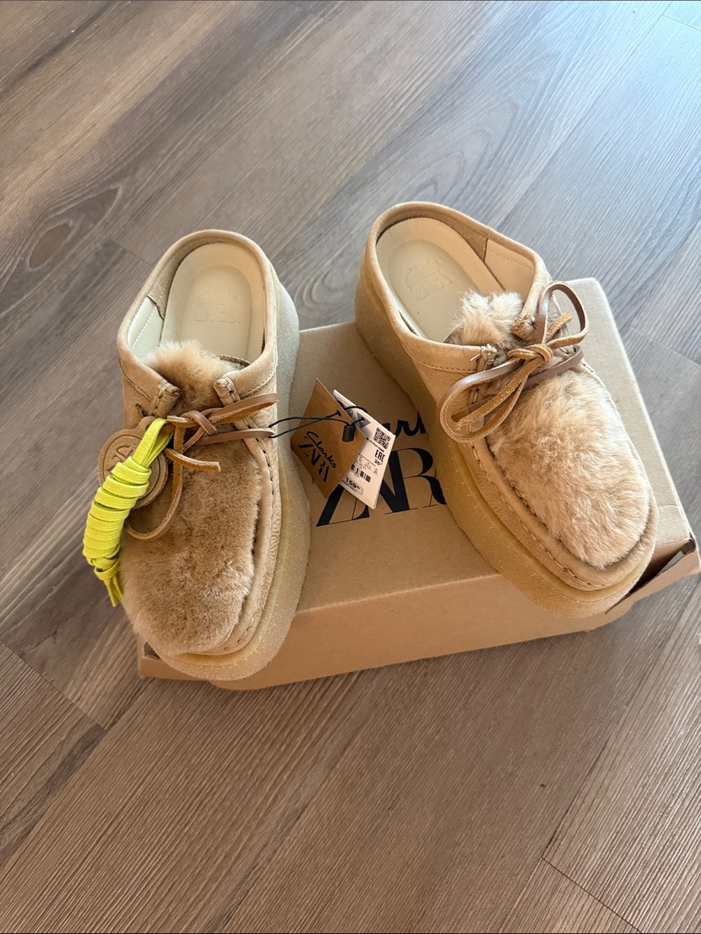 New Zara x Clarks sheepskin mules with removable shearling - size 37/ 6.5 - Picture 2 of 7